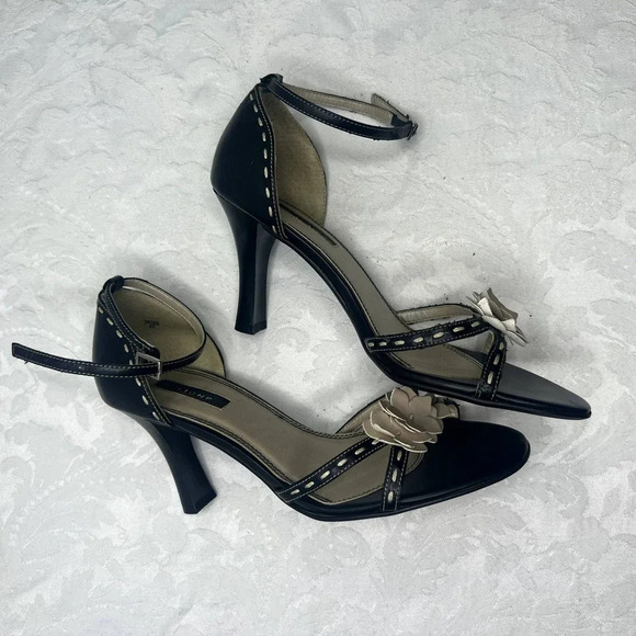 Fioni Black Open Toe High‎ Heels with Faux Flowers Size 7 - Picture 12 of 12